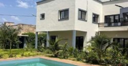 Villa duplex neuve semi-meublée avec piscine à louer – Sotuba Centre Aéré Villa duplex neuve semi-meublée avec piscine à louer – Sotuba Centre Aéré