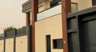 Duplex 6 chambres avec piscine à vendre – Sotuba, 595 m² en titre foncier
