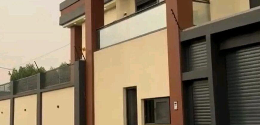 Duplex 6 chambres avec piscine à vendre – Sotuba, 595 m² en titre foncier