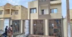 Duplex de haut standing 4 chambres avec solaire à vendre – Samaya Cité Duplex de haut standing 4 chambres avec solaire à vendre – Samaya Cité