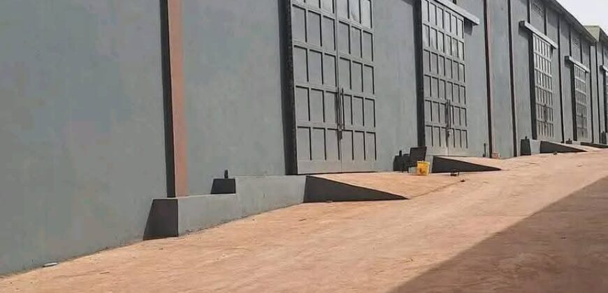 Entrepôts de 800 m² à louer – Magnambougou Corniche