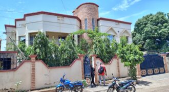 Villa duplex 5 chambres à louer – Lafiabougou, usage commercial ou habitation