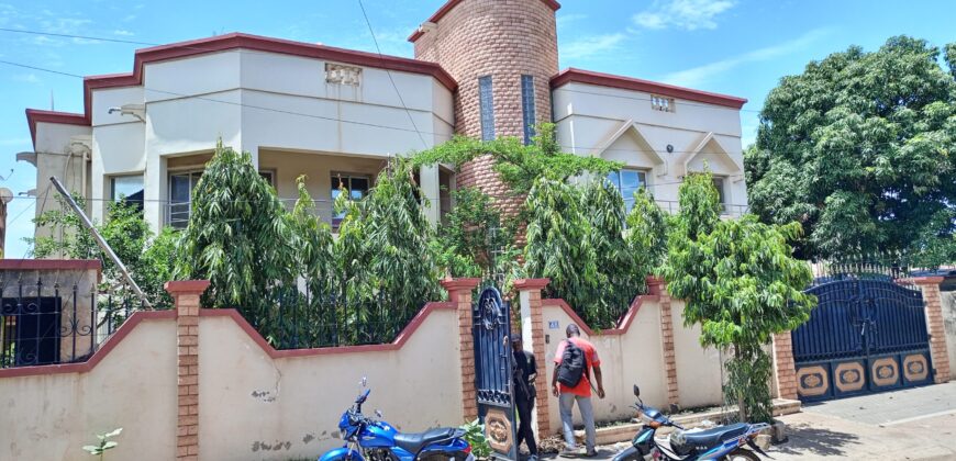 Villa duplex 5 chambres à louer – Lafiabougou, usage commercial ou habitation