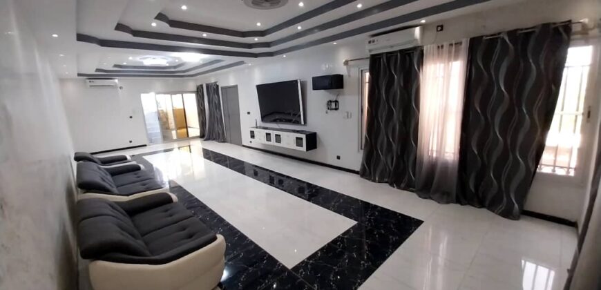 Villa R+2 de haut standing à vendre – Banankoro, Cité des Gendarmes