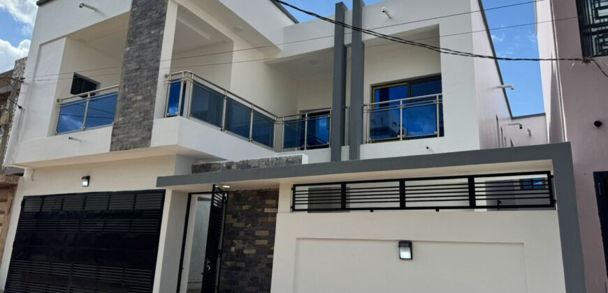 Triplex 6 chambres à vendre – Siracoro, 250 m² en titre individuel