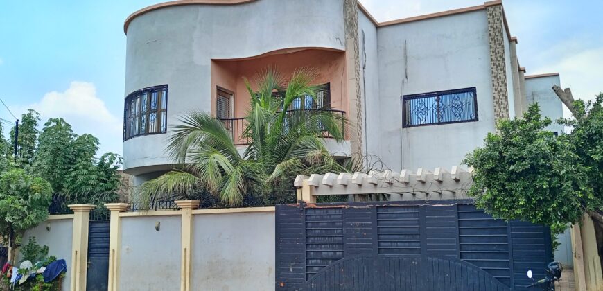 Villa duplex 4 chambres avec deux cuisines à louer – Niamakoro