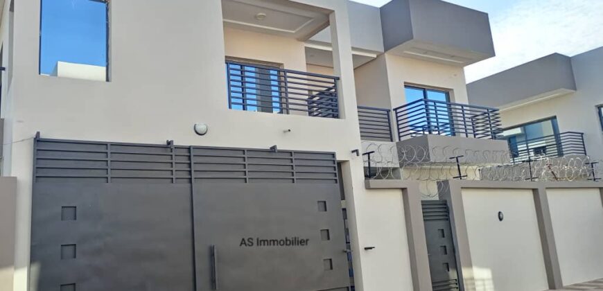 Duplex neuf avec piscine à louer à Badalabougou est