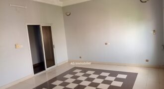 Appartement 3 chambres avec buanderie à louer – ACI 2000, rond-point Bougie