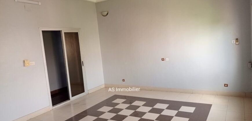 Appartement 3 chambres avec buanderie à louer – ACI 2000, rond-point Bougie