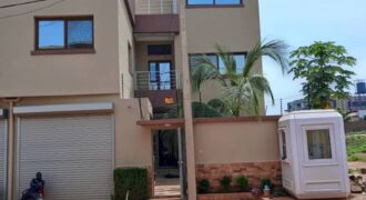 Duplex de haut standing avec piscine et solaire à vendre – Magnambougou