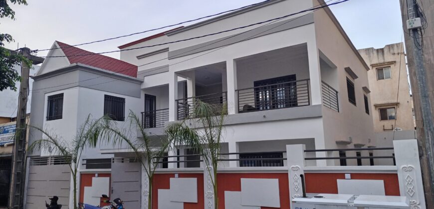 Duplex neuf 6 chambres avec groupe électrogène à louer – ACI 2000