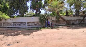 Villa avec piscine 3 chambres à vendre – Quinzambougou, parcelle d&rsquo;angle de 500 m²