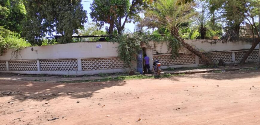 Villa avec piscine 3 chambres à vendre – Quinzambougou, parcelle d&rsquo;angle de 500 m²
