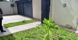 Triplex de haut standing à louer à sébénikoro Triplex de haut standing à louer à sébénikoro