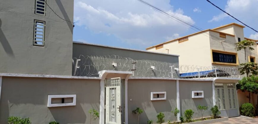 Villa 3 chambres avec deux cuisines à louer – Banankabougou SEMA
