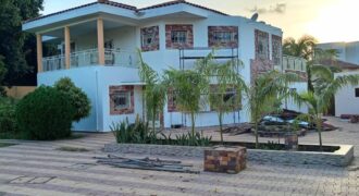Villa duplex avec piscine 4 chambres à louer – Sébénikoro, bordure du fleuve