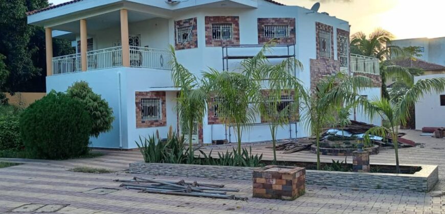 Villa duplex avec piscine 4 chambres à louer – Sébénikoro, bordure du fleuve