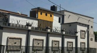 Villa basse 3 chambres avec forage et solaire à vendre – Moribabougou