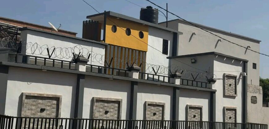 Villa basse 3 chambres avec forage et solaire à vendre – Moribabougou