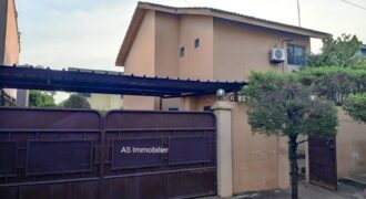 Villa duplex 3 chambres avec double garage à louer – début de Sébénikoro