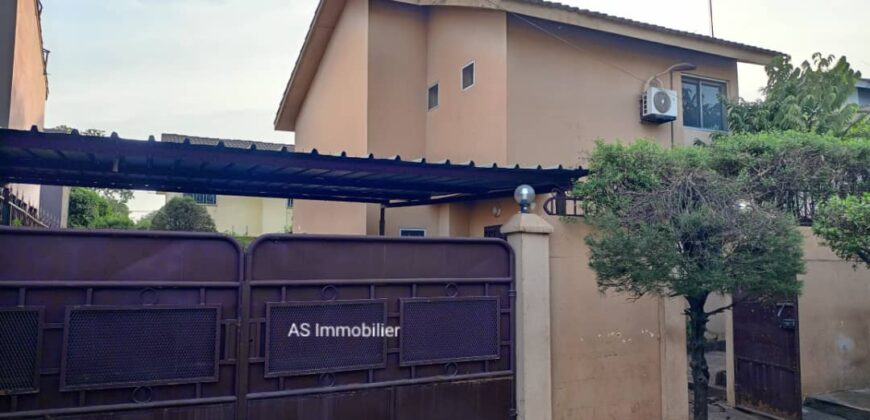 Villa duplex 3 chambres avec double garage à louer – début de Sébénikoro