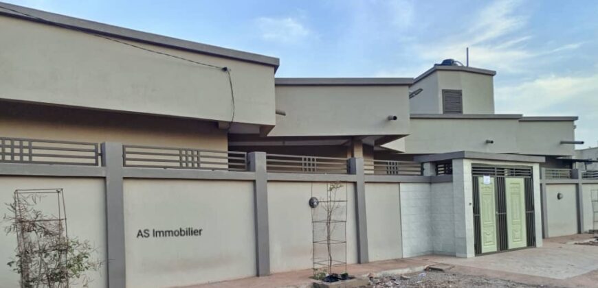 Villa neuve 3 chambres avec panneaux solaires à louer – Sébénikoro