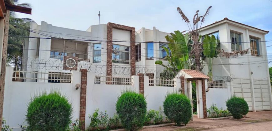Duplex de standing avec piscine 5 chambres à louer – Badalabougou Est