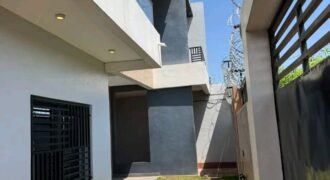 Villa 5 chambres avec double parking à vendre – Kabala, près de l&rsquo;université