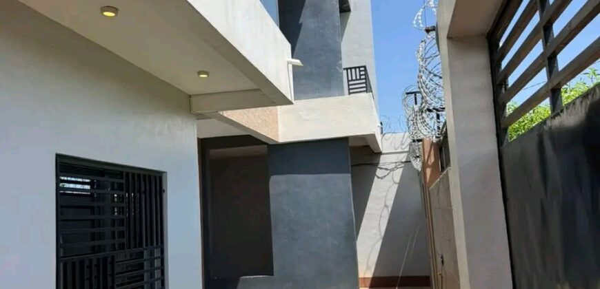 Villa 5 chambres avec double parking à vendre – Kabala, près de l&rsquo;université