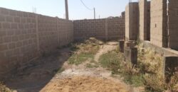 Chantier inachevé à vendre à Niamana 500 m du guidron Chantier inachevé à vendre à Niamana 500 m du guidron