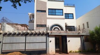 Bâtiment 15 pièces avec piscine à louer – Sotuba, face à l&rsquo;École américaine