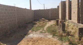 Chantier inachevé sur 400 m² en titre foncier à vendre – Niamana