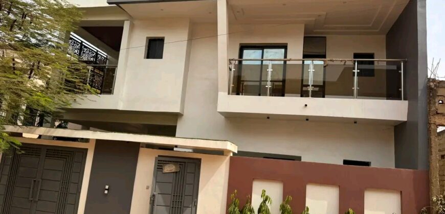 Duplex 5 chambres à vendre sur 300 m² en titre foncier – Baco Djicoroni Golf