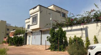 Duplex de standing 6 chambres avec installation solaire à louer – Souleymanebougou ACI