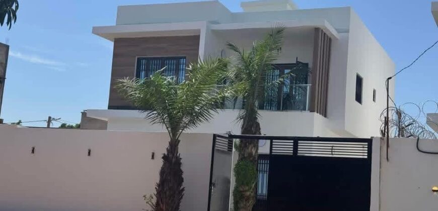 Villa duplex 3 chambres avec piscine à vendre – Samaya, Pierrebougou