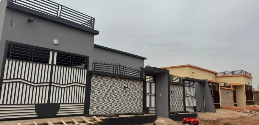 Villas neuves 3 chambres à vendre sur 320 m² en titre foncier – Siracoro Cité