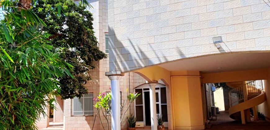 Duplex de standing 5 chambres avec piscine à louer – ACI 2000