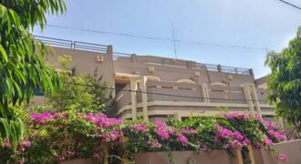 Bâtiment 15 pièces avec grande cour à louer – ACI 2000