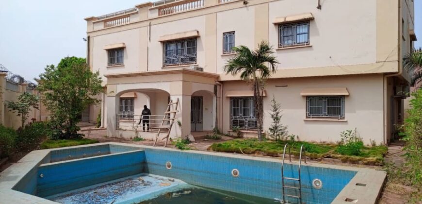 Villa duplex meublée 6 chambres avec piscine à louer – Badalabougou Est