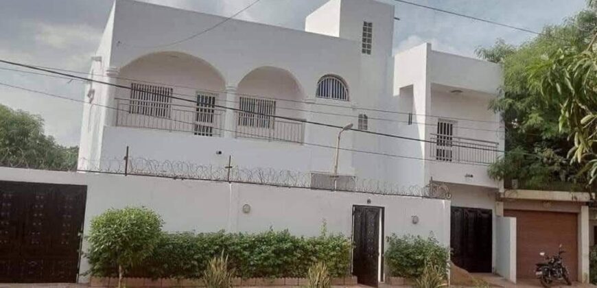 Villa duplex meublée 5 chambres avec piscine à vendre sur 350 m² en TF – Badalabougou