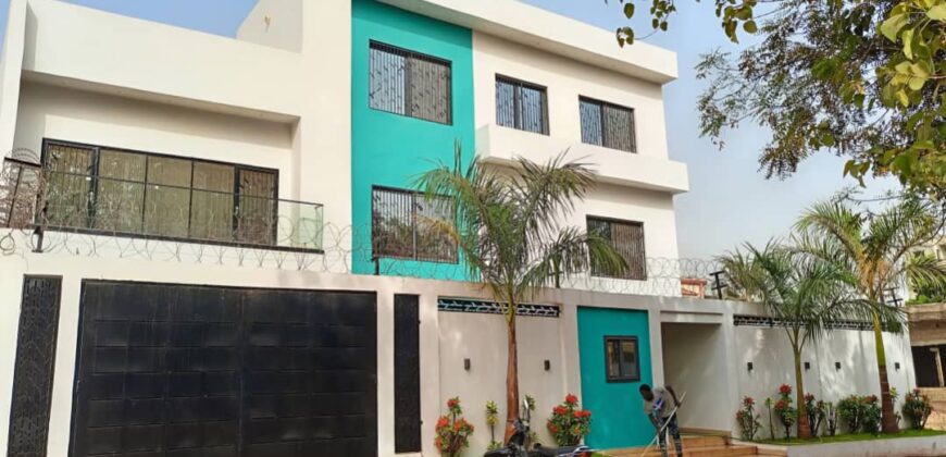 Villa duplex neuve semi-meublée avec piscine à louer – Badalabougou Est