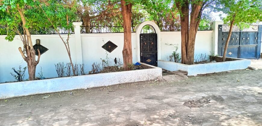 Villa avec jardin à louer à Faso kanu
