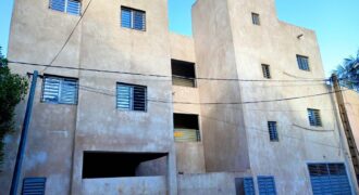 Bâtiment 15 pièces avec cour à louer – ACI 2000, Place de la CAN