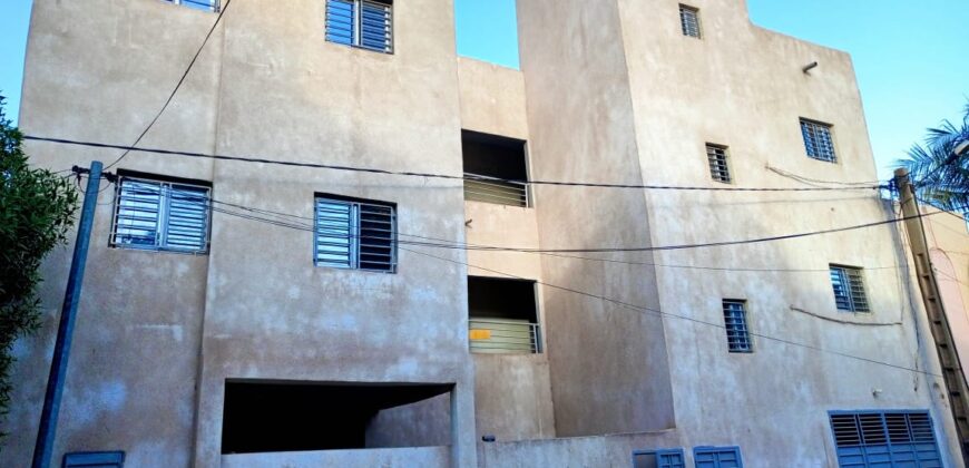 Bâtiment 15 pièces avec cour à louer – ACI 2000, Place de la CAN