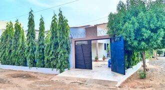 Villa neuve 3 chambres avec grande cour à louer – Sébénikoro, près du poste de contrôle