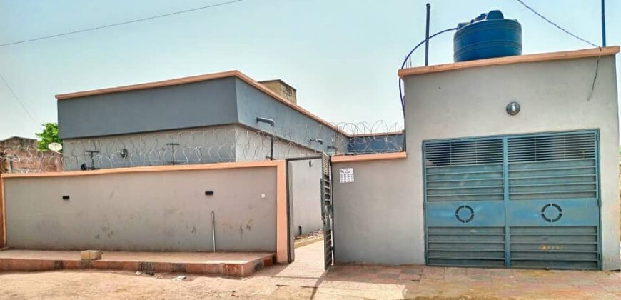 Villa neuve 3 chambres avec grande cour à louer – Sébénikoro, proche du 9e arrondissement