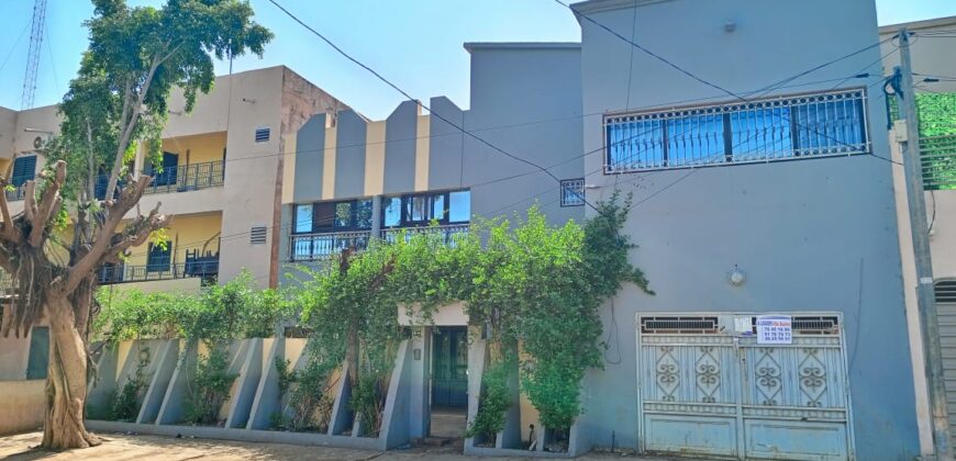 Bâtiment 10 pièces à louer pour bureaux ou habitation – ACI 2000, Hamdallaye