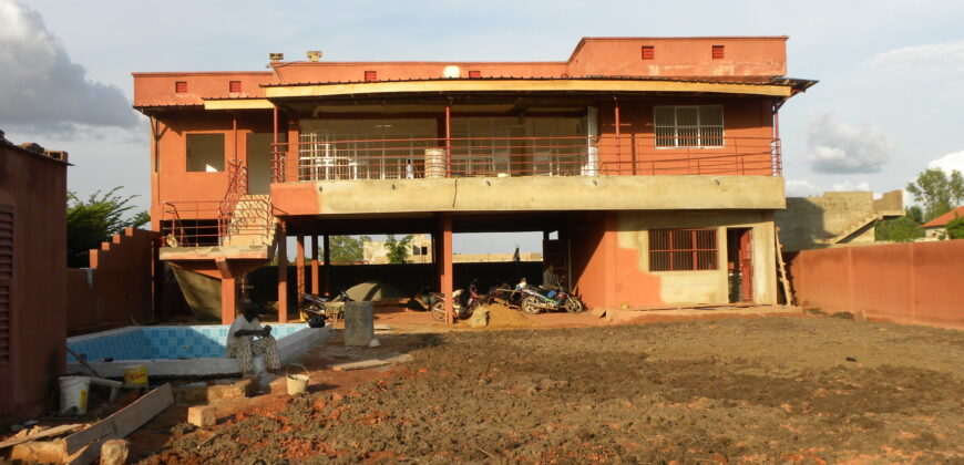 Villa privée 3 chambres avec piscine et vue sur le fleuve à louer – Kalaban Koro