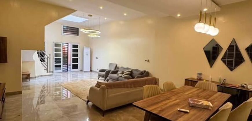 Duplex 3 chambres avec piscine à louer – Faso Kanu, Magnambougou
