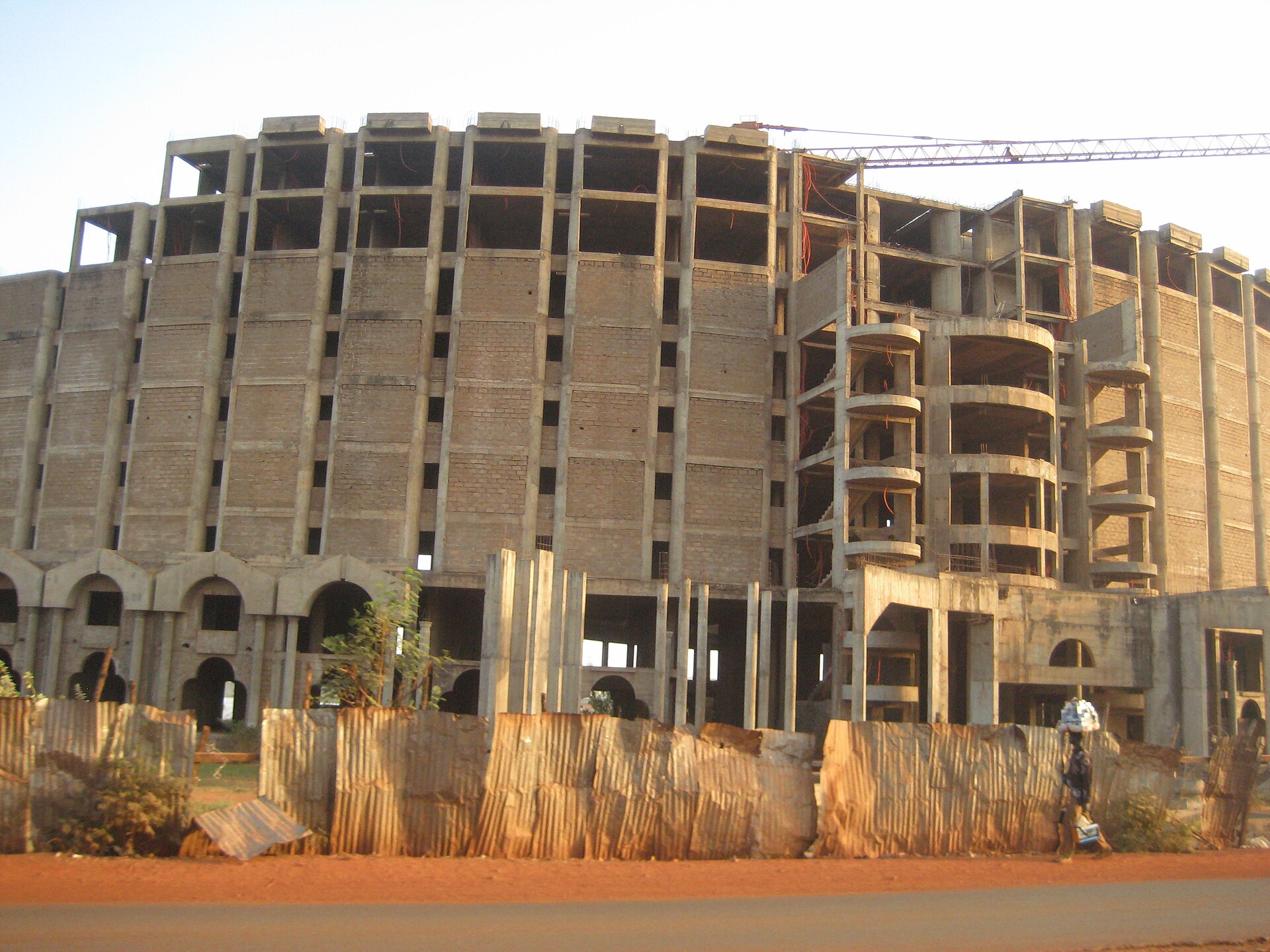 Immeuble en construction à Bamako, structure en béton armé
